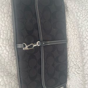 Black Coach should bag/clutch
